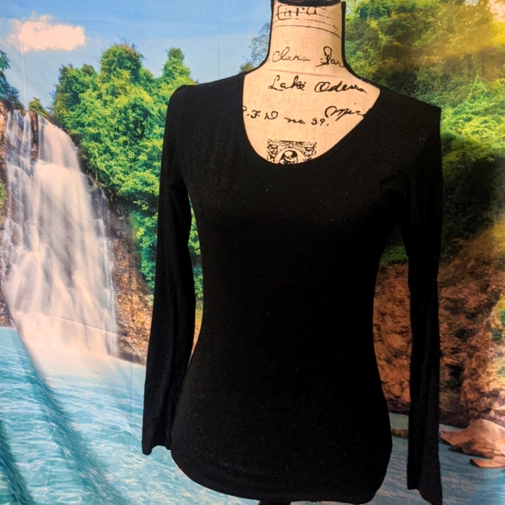 Medium long sleeve top